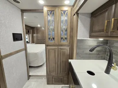 2027 Fleetwood Discovery LXE photo 21