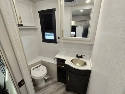2027 Fleetwood Bounder photo 18