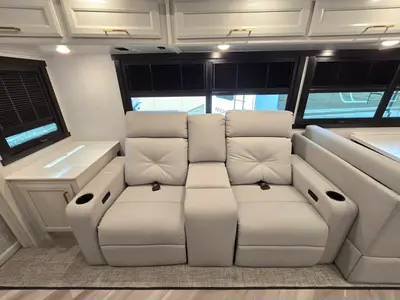 2027 Fleetwood Bounder photo 16
