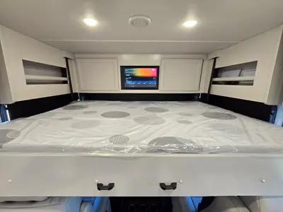 2027 Fleetwood Bounder photo 4