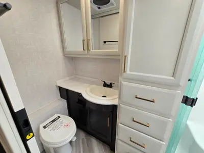 2027 Fleetwood Bounder photo 22