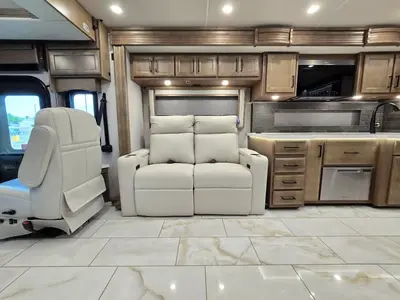 2027 Fleetwood Discovery photo 7