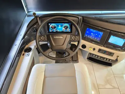 2027 Fleetwood Discovery photo 2
