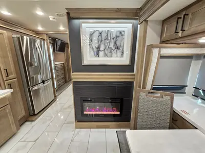 2027 Fleetwood Discovery photo 17