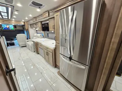 2027 Fleetwood Discovery photo 9