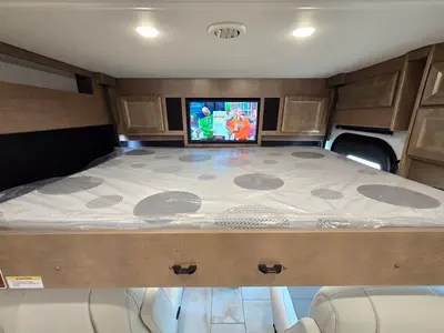 2027 Fleetwood Discovery photo 4