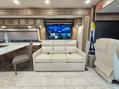 2027 Fleetwood Discovery photo 15