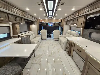 2027 Fleetwood Discovery photo 3