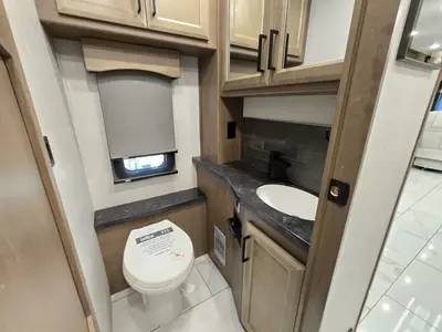 2027 Fleetwood Discovery photo 19