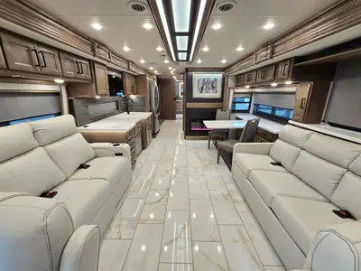 2027 Fleetwood Discovery photo 5