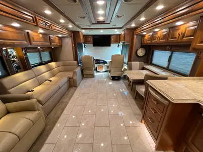 2018 Tiffin Motorhomes Phaeton photo 3