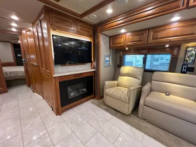 2018 Tiffin Motorhomes Phaeton photo 15
