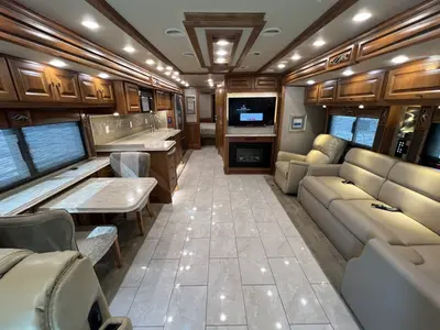 2018 Tiffin Motorhomes Phaeton photo 4