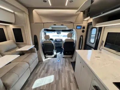 2025 Tiffin Motorhomes Wayfarer photo 3