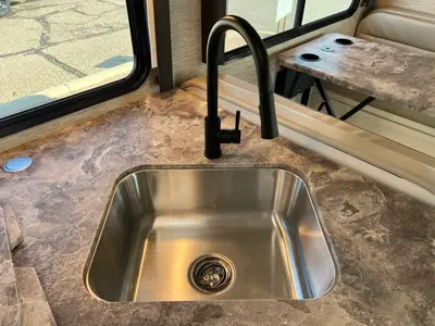 2022 Thor Motor Coach Chateau photo 12