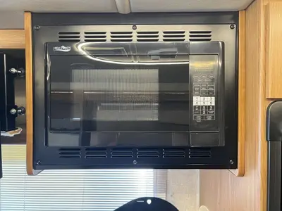 2019 Winnebago Navion photo 12