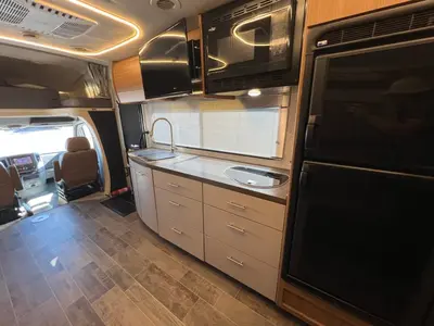 2019 Winnebago Navion photo 9