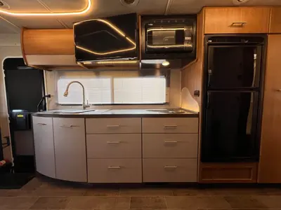 2019 Winnebago Navion photo 7
