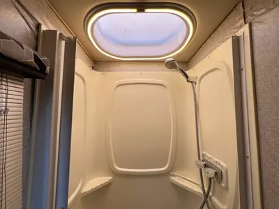 2019 Winnebago Navion photo 19
