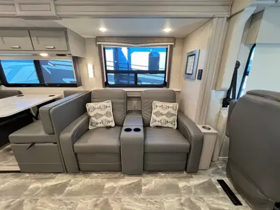 2023 Thor Motor Coach Challenger photo 15