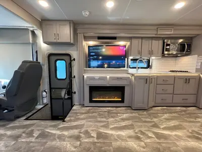 2023 Thor Motor Coach Challenger photo 7