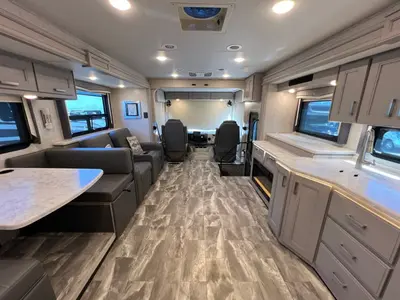 2023 Thor Motor Coach Challenger photo 3