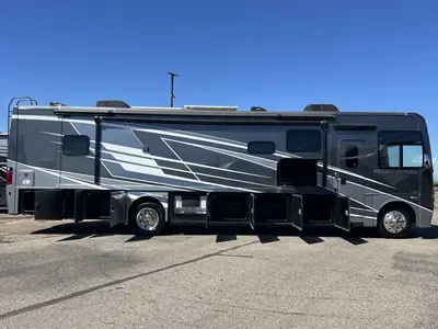 2023 Thor Motor Coach Challenger photo 28