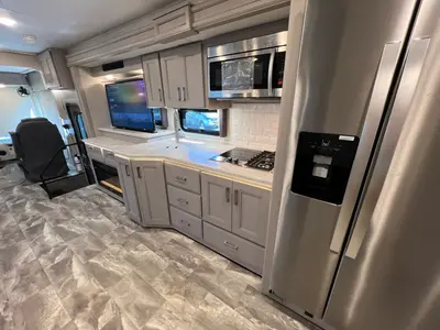 2023 Thor Motor Coach Challenger photo 9