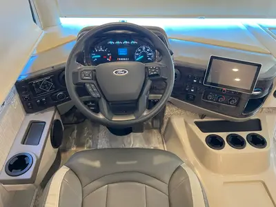 2023 Thor Motor Coach Challenger photo 2