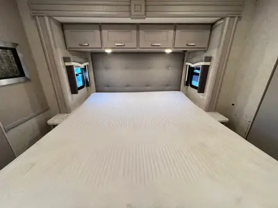 2023 Thor Motor Coach Challenger photo 21