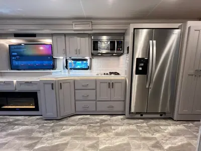 2023 Thor Motor Coach Challenger photo 8