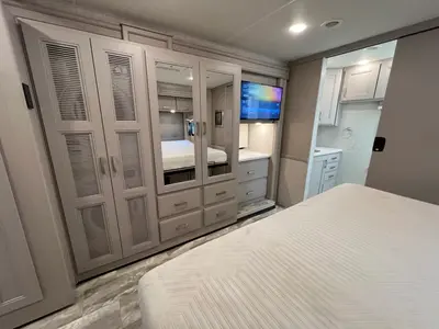 2023 Thor Motor Coach Challenger photo 22