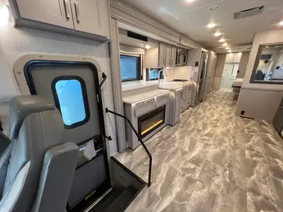 2023 Thor Motor Coach Challenger photo 6