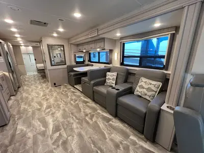2023 Thor Motor Coach Challenger photo 14