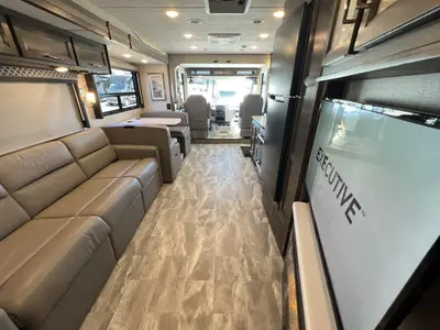 2022 Thor Motor Coach Windsport photo 3