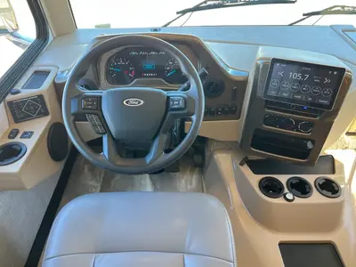 2022 Thor Motor Coach Windsport photo 2