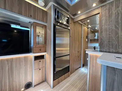 2022 Airstream Atlas photo 8