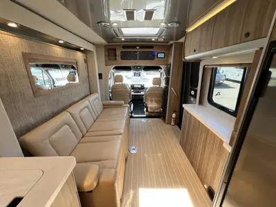 2022 Airstream Atlas photo 3