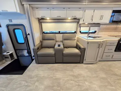 2025 Thor Motor Coach Windsport photo 7