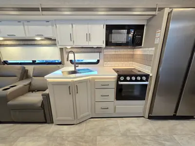 2025 Thor Motor Coach Windsport photo 8