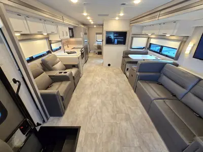 2025 Thor Motor Coach Windsport photo 5