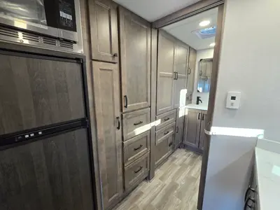 2026 Tiffin Motorhomes Midas photo 14