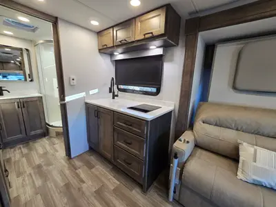 2026 Tiffin Motorhomes Midas photo 9