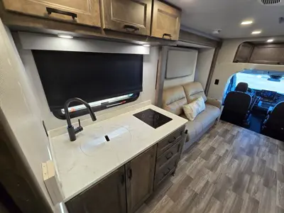 2026 Tiffin Motorhomes Midas photo 10