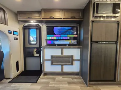 2026 Tiffin Motorhomes Midas photo 5