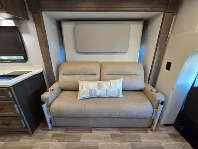 2026 Tiffin Motorhomes Midas photo 8