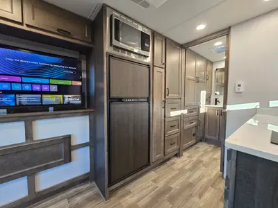 2026 Tiffin Motorhomes Midas photo 6