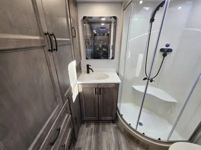 2026 Tiffin Motorhomes Midas photo 17