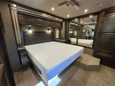 2019 Tiffin Motorhomes Allegro RED photo 18
