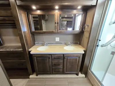 2019 Tiffin Motorhomes Allegro RED photo 22